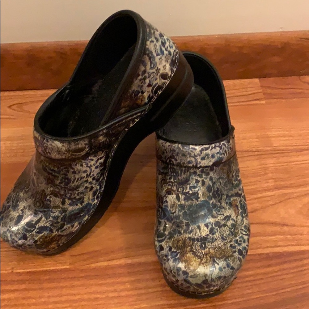 Fandom nursing shoes